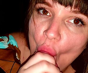 After fiesta puta milf chupando polla, lamiendo chupada de huevos y recibiendo semen en grandes tetas naturales videos caseros reales 4k